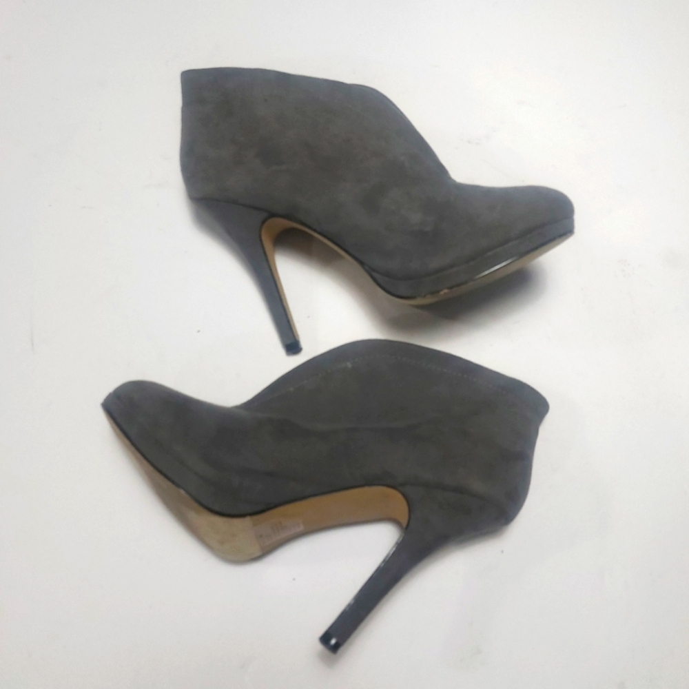 APT. 9 Elegant Gray Suede Ankle Boots Size 8M by APT.9